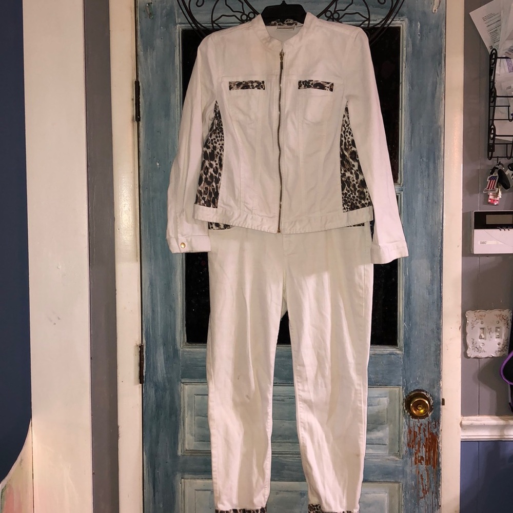 Chico White denim suit with Cheetah print trim
